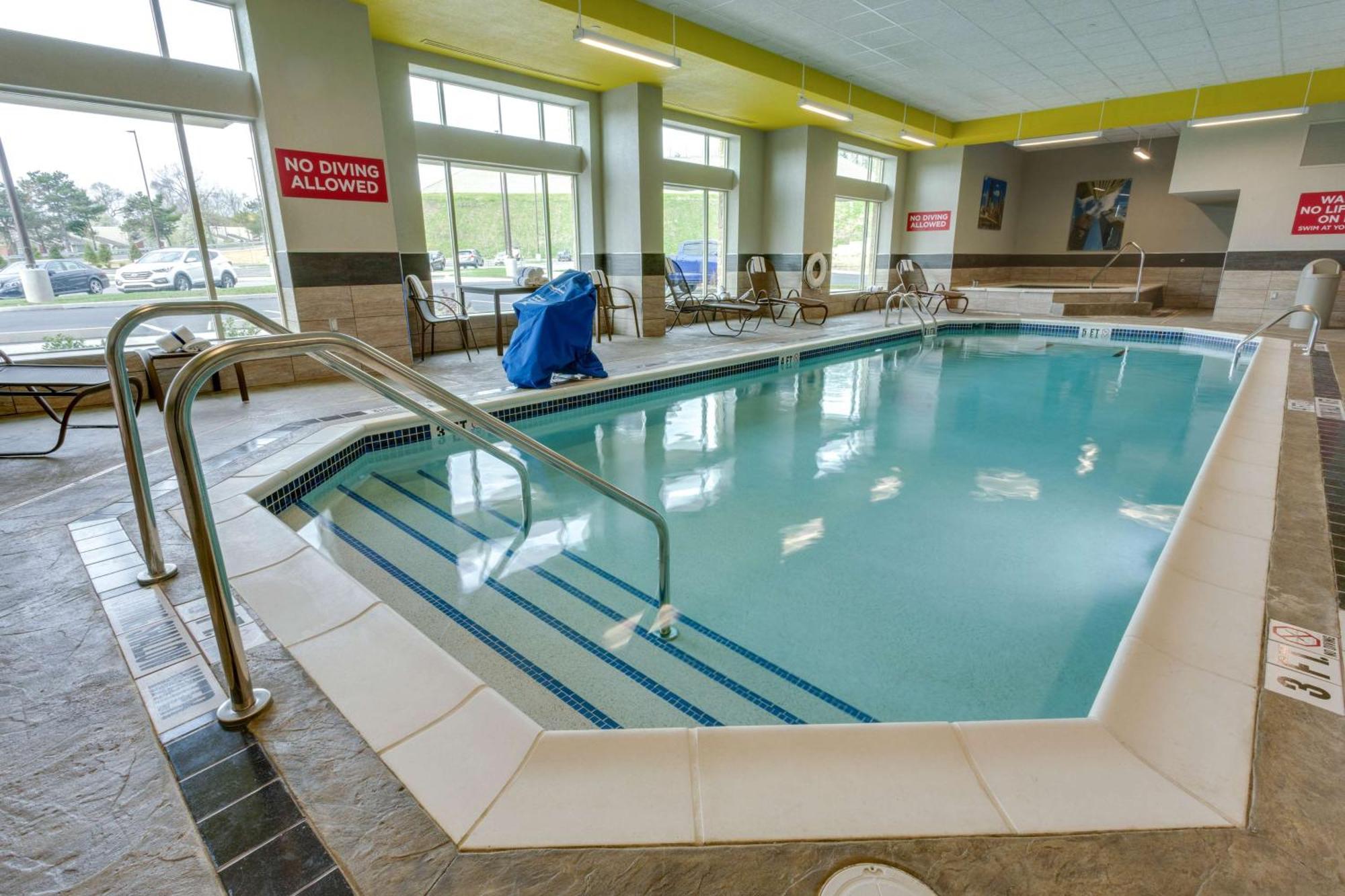 Drury Inn & Suites Pittsburgh Airport Settlers Ridge Екстер'єр фото